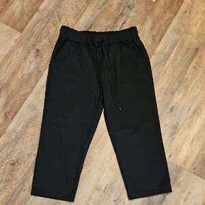 👖32 Degrees Capri Length Joggers